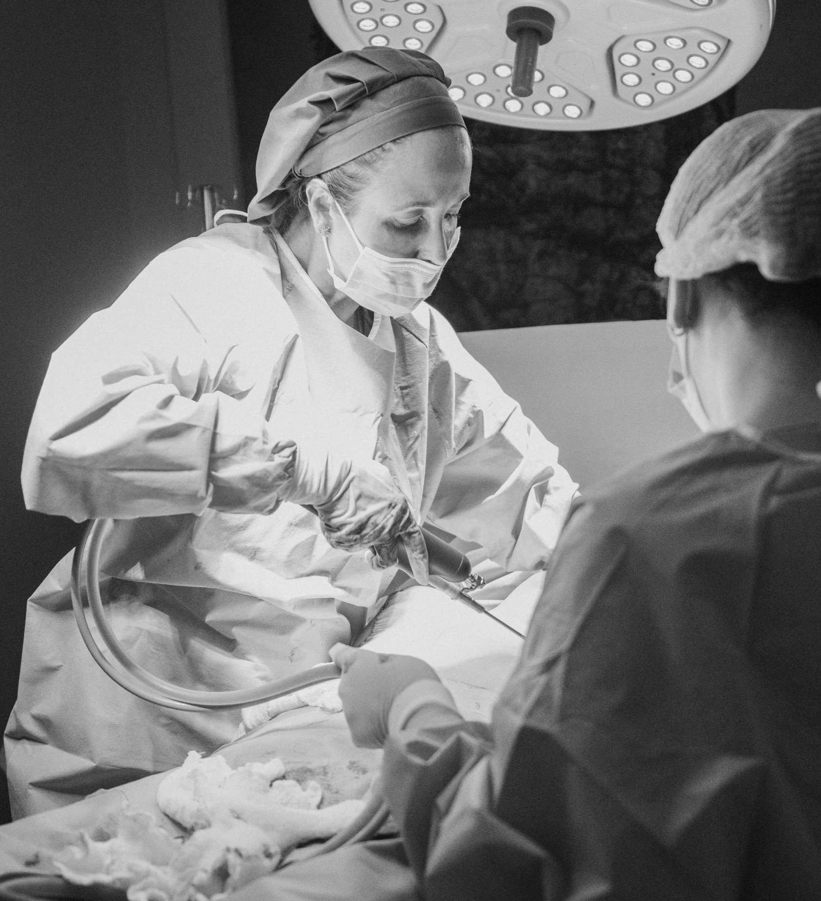 Dra. Viviane Teixeira em cirurgia